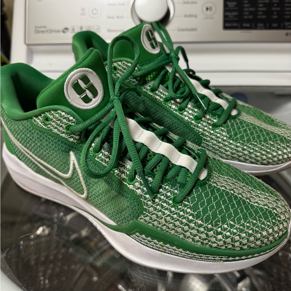 Nike Sabrina 1